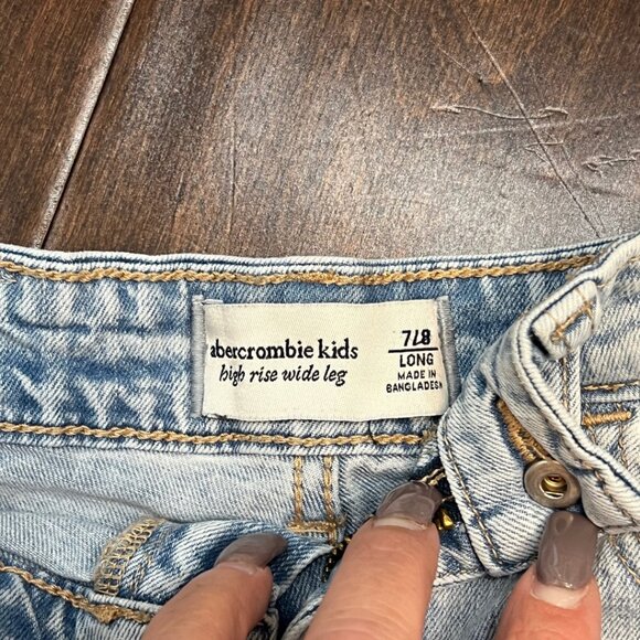 Ambercrombie Kids 7/8 high rise cut off Jean Shorts - Picture 4 of 6